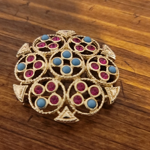 Jewelry - Sarah Coventry brooch